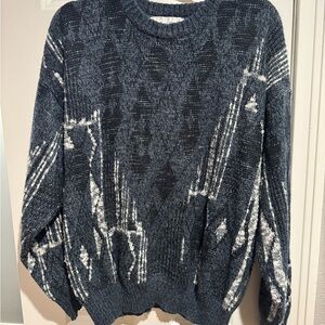 Cozy Knit Patterned Sweater - Black and White